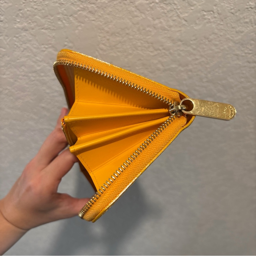 Louis Vuitton Continental Vernis
Yellow Zip Wallet - Picture 12 of 16